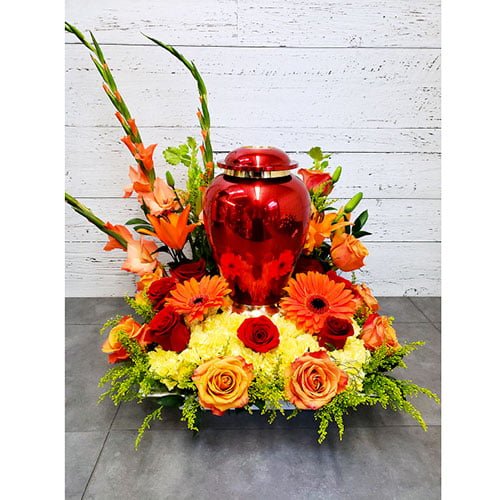 Arrangement composé de fleurs jaunes, rouges et oranges