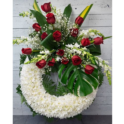 Arrangement made of white and red rose flowers